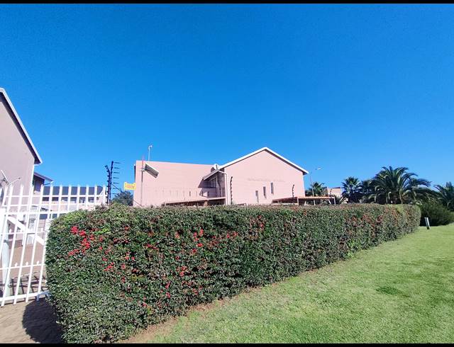 2 BEDROOM TOWNHOUSE FOR SALE IN BRACKENHURST